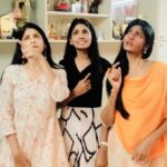 Vijayalakshmi Instagram - Happiness is.. spending time with these two ♥️ @kanithiru10🤗 @niranjani_ahathian🤗 #sisters #instareels #bestiesforlife