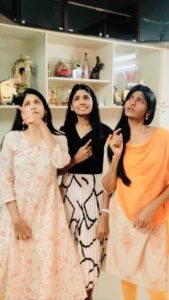 Vijayalakshmi Instagram - Happiness is.. spending time with these two ♥️ @kanithiru10🤗 @niranjani_ahathian🤗 #sisters #instareels #bestiesforlife