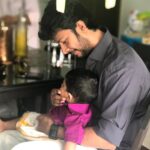 Vijayalakshmi Instagram - Hey Nilan Appa.. Happy Father’s Day 🤗.. Big Big fan here 🙋‍♀️ ♥️♥️♥️ #weloveyou3000 #happyfathersday @feroz_roz