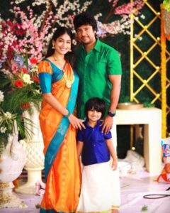 Vijayalakshmi Instagram - 🧡💚💙 colour colour wat colour do u choose.. ? #colour
