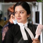 Vimala Raman Instagram - Miiii Lorddddd … it’s hot!👩🏻‍⚖️ #photographer @abhi_truevision #makeupartist @narasimhamakeupartist #shooting #shootlife #lawyer #incharacter #tamil #tamilmovie #lovemyjob #toohot #notwithoutmyfan #actor #vimalaraman #lifeisbeautiful