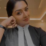 Vimala Raman Instagram - Does anyone need a lawyer ? 😎 And it’s now time to be one👩🏻‍⚖️ 🎥🎬 #makeupartist @narasimhamakeupartist #newmovie #nextproject #tamil #lawyer #keepitreal #shoot #shootlife #lovemyjob #actor #vimalaraman #lifeisgood