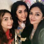 Vimala Raman Instagram - #aboutlastnight … done right 🥳 Thanks for an amazing evening my gorgeous @meramyakrishnan 🎂🥳❤️😍 … #happybirthday #birthdaycelebrations #funtimes #friendslikefamily