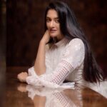 Vimala Raman Instagram – There is something very calming about white 🤍🕊

Thank you to my most loved team of talent 😘🙏🏻🤍
#photographer @camerasenthil 
#styling @labelswarupa #makeupartist @makeupibrahim #hairstylist @vijayaraghavan_hairstylist3133
#assistance @yasinhairstylist 

Organised by the one and only @rrajeshananda 
.
.
.
#white #shoot #latestpicture #photoshoot #lacedress #actress #photography #picoftheday #instagood #mua #styleithappy #actor #vimalaraman #lifeisgood