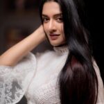 Vimala Raman Instagram - ‘White has it all. It’s beauty is absolute, it’s the perfect harmony’ - Coco Chanel - 🤍 Shot by the most loving team 🙏🏻🤍 #photographer @camerasenthil #styling @labelswarupa #makeupartist @makeupibrahim #hairstylist @vijayaraghavan_hairstylist3133 #assistance @yasinhairstylist Organised by the one and only @rrajeshananda . . . #latest #new #photoshoot #white #whitedress #shoot #style #indoors #instapicoftheday #lace #simple #actor #actress #vimalaraman #lifeisbeautiful