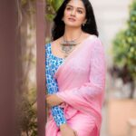 Vimala Raman Instagram – 🌷‘La Vie En Rose’ 🌷

The best team for the best output 😍❤️🙏🏻 a big huggg and thankyou to my loves 
#organised by @rrajeshananda 
#photographer @camerasenthil 
#makeupartist @makeupibrahim 
#hairstylist @vijayaraghavan_hairstylist3133 
#styling @labelswarupa 
#saree @hastavem 
#jewellery @pradejewels 
#assistance @yasinhairstylist 
.
.
#latest #photooftheday #picoftheday #shoot #photography #shootlife #outdoors #lavieenrose #pink #instagood #love #pinksaree #blousedesigns #blouse #ethnicwear #keepitsimple #trend #lockdown #actor #vimalaraman #lifeinpink