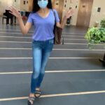 Vimala Raman Instagram - Early mornings and early starts 🎬🎥😎😷 . . . #hyderbad #shoot #morning #earlystarts #shootlife #hotellife #telugu #movie #tollywood #comingsoon #actor #actress #vimalaraman #lifeisbeautiful