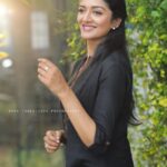 Vimala Raman Instagram - A little misty and a lot dreamy 🧚🏼 #photographer @abhi_truevision ❤️ #makeupartist @narasimhamakeupartist 💚 #dreamy #onset #shootlife #shooting #tamil #tamilmovie #grandma #thriller #inthemaking #photography #outdoors #kerala #actor #actress #vimalaraman
