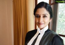 Vimala Raman Instagram - Does anyone need a lawyer ? 😎 And it’s now time to be one👩🏻‍⚖️ 🎥🎬 #makeupartist @narasimhamakeupartist #newmovie #nextproject #tamil #lawyer #keepitreal #shoot #shootlife #lovemyjob #actor #vimalaraman #lifeisgood