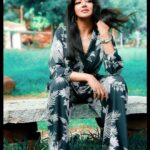 Vimala Raman Instagram - Just a little flick 😎💚 #photographer @sureshsuguphotography #organised @rrajeshananda #outfit @sheikeandco . . . #newpost #new #instagood #photoshoot #latest #gogreen #greens #garden #photography #flick #actor #actress #vimalaraman