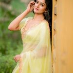 Vimala Raman Instagram – 🎋 Ugadi Subhakankshalu🕊
Happy Ugadi …May we all be blessed with prosperity happiness and love ❤️🙏🏻 

@camerasenthil @rrajeshananda @makeupibrahim @vijayaraghavan_hairstylist3133 @swaadh @swapnaareddyofficial 

#happyugadi #ugadi #festival #prosperity #happiness #blessed #actor #vimalaraman #lifeisbeautiful