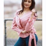 Vimala Raman Instagram - Pink it out 💓 📸 @armankhanachakzai1 . . . #photographer #photography #shoot #casual #jeans #pink #colour #color #prettyinpink #outdoors #fashion #style #latest #picoftheday #happiness #actor #actress #vimalaraman #lifeisgood