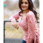 Vimala Raman Instagram – 🌸Pink is the colour of Happines🌸 
📸 @armankhanachakzai1 
.
.
.
#photographer #photography #shoot #casual #jeans #pink #colour #color #prettyinpink #outdoors #fashion #style #latest #picoftheday #happiness #actor #actress #vimalaraman #lifeisgood