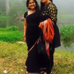Vishakha Singh Instagram - Beautiful memories from #Munnar when I was filming there ❤️ 5 years ago .. With my dear @jennifersudarshan The pandemic has changed all of us. The way we work, the way we socialise ..our priorities and outlook towards life have changed. But one thing that has remained constant is rock solid friendships. Can’t wait to travel again and visit my best friends and loved ones .. 🇨🇦🇮🇹🇺🇸🇮🇳🇸🇬🇪🇺🇬🇧 Until then - we mask up, maintain distance, get vaccinated.