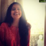 Vishakha Singh Instagram - To creating more memories and doubling the laugh lines ..cheers! Pic credit @priyawajanand . . . #Indian #indianwear #throwback #chennai #actors #friends #fun #laughter #happy #memories #smilemore #laugh #life #experiences Chennai, India
