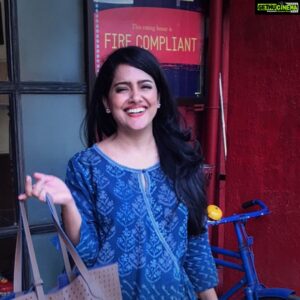 Vishakha Singh Instagram - Indigo.

No blues with this blue :)💙💙💙 .
.
.
#HappinessIs #familytime #Agoodday #Indigo #trueblue #Neel #candid #Wednesday #IndianWear #Midweekvibes #Merawalablue #KeepItSimple #ApparentClub #sustainablefashion 
Pic credit: @millennialmuseum

Thank you @apparentclub