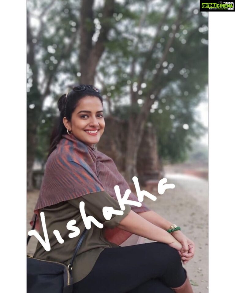 Vishakha Singh Instagram - People often misspell my name. So there! . . . . . . #Me #Myself #I #Solo #Musings #Earthy #EarthyTones #Olive #earthytones🍂🍃 #Rust #earth #Delhi #Solitude #vishakhasingh #Ainnvayinn New Delhi
