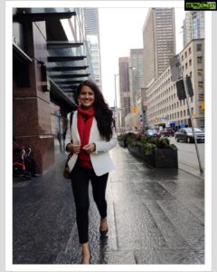 Vishakha Singh Instagram - For an anti '9-5ver' ..I look darn happy! 
#Workmode #toronto #Smallwins #Slowandsteady #startup #womenintech #NoFilter