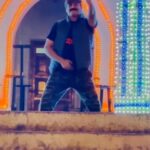 Vivek Oberoi Instagram - Jumping on the #Jugnu bandwagon in front of a jugmug setting! @badboyshah hum der se aaye magar chamakte hue aaye mere bhai! #JugnuChallenge #dance