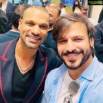 Vivek Oberoi Instagram - With the one and only #gabbar @shikhardofficial , we might have lost yesterday but we will definitely win this #worldcup Always nice seeing you brother! Keep smiling, keep shining! #indvspak #india
