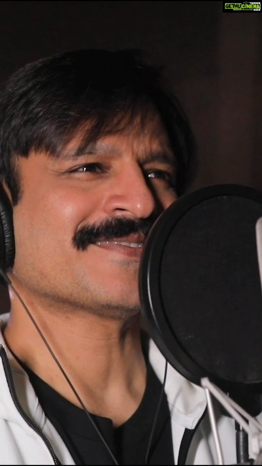 Vivek Oberoi Instagram - Wishing all of you a very happy #RepublicDay. On this special day, here's my small tribute to the brave men and women in the armed forces who have laid down their lives for our motherland. Also, don't forget to watch #VersesOfWar that releases later today on #FilmsByFnPmedia. Tag me in the remixed version of this reel and I will repost the best ones. Shot by @sahil.mohit99 @kandalgaonkar_bhavik @moryamotionpictures #InstaReels #ReelsChallenge #VivekOberoi #Shayari #shortfilm