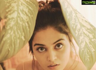 Wamiqa Gabbi Instagram - #NatashaWaraich is amused by the response you guys have given to #DilDiyanGallan and you can see that in her eyes 😳😍♥️ Thank you Thank you Thank you 🙏🏻 . Photography: @the.shattered.lens 🤗