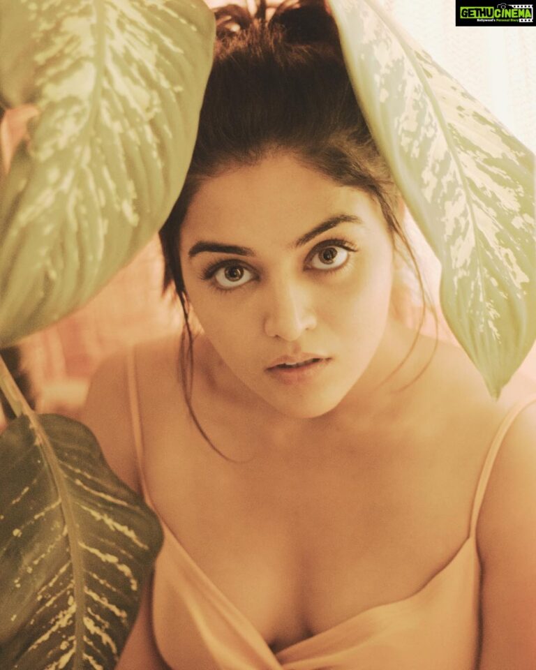 Wamiqa Gabbi Instagram - #NatashaWaraich is amused by the response you guys have given to #DilDiyanGallan and you can see that in her eyes 😳😍♥️ Thank you Thank you Thank you 🙏🏻 . Photography: @the.shattered.lens 🤗
