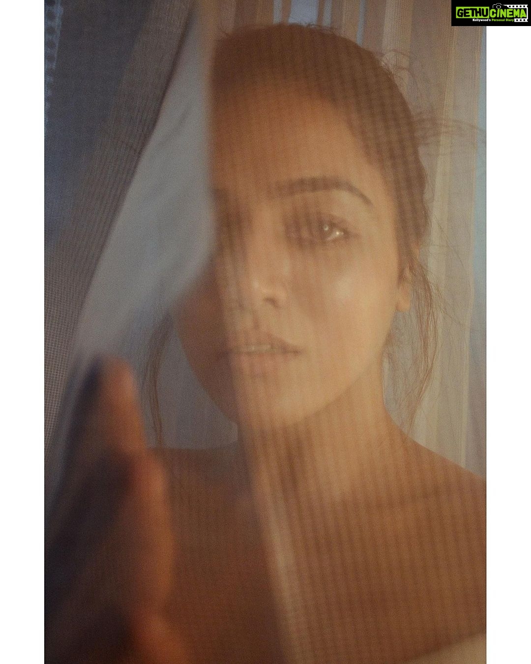 Wamiqa Gabbi Instagram - Jab pyaar aur nafrat dono hi na ho toh, Har cheez saaf aur sapasht ho jaati hai 🤍