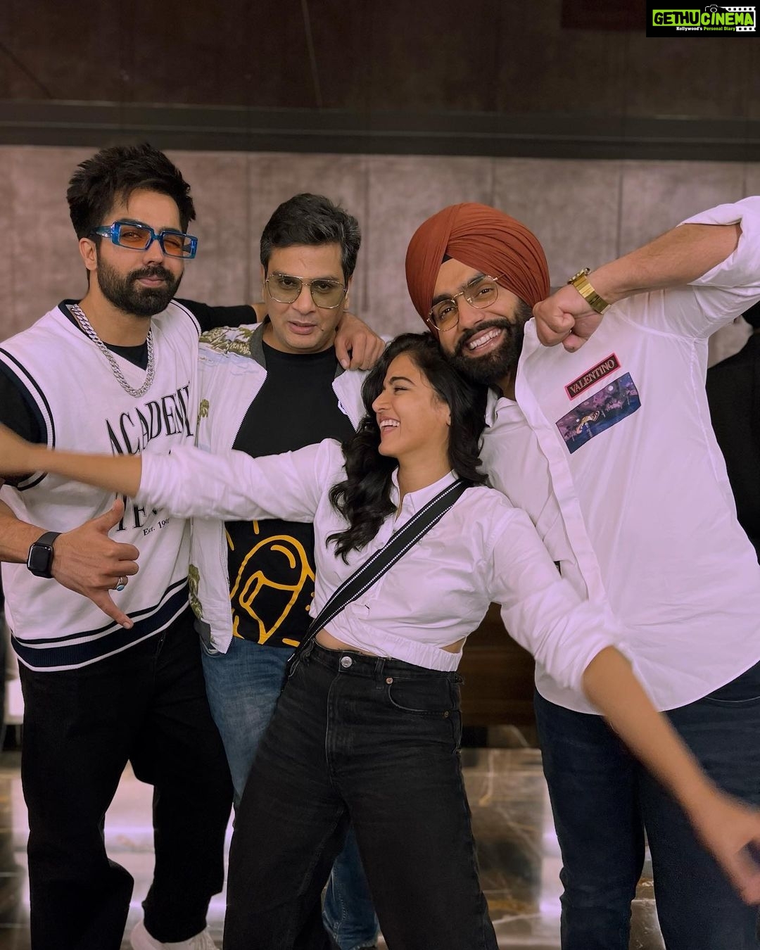 Wamiqa Gabbi Instagram - Hum sab ♥️ Bohat excited hain ki aap sab #83thefilm dekhein theatre mein 24 December, 2021 ko. @thejatinsarna @paro_nair @tahirrajbhasin @sahilkhattar