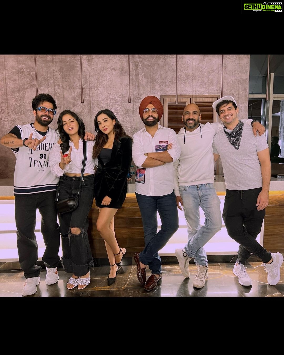 Wamiqa Gabbi Instagram - Hum sab ♥️ Bohat excited hain ki aap sab #83thefilm dekhein theatre mein 24 December, 2021 ko. @thejatinsarna @paro_nair @tahirrajbhasin @sahilkhattar