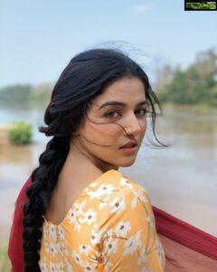 Wamiqa Gabbi Instagram - मुलाक़ातें ज़रूरी हैं अगर रिश्ते बचाने है, लगा कर भूल जाने से तो पौधे भी सूख जाते हैं| mua: @coco_ballucci