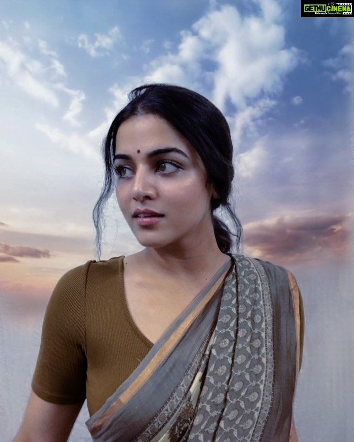 Wamiqa Gabbi Instagram - जिस्मों के traffic jam में फँसी हुई है मेरी रूह आँख जहां तक उठती है, रेंगते हैं अनगिनत बदन कोई दूसरा रस्ता या कोई गली मिल जाए तो घूम-घाम के वो भी फिर इसी जाम में अटकती है जाने कब ये जाम खुलेगा, कब आएगा तेरा घर अब तो अपने जिस्म के अंदर घुटने लगा है मेरा दम। - Suffocation by @vishalrbhardwaj