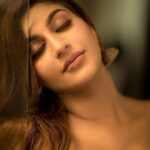 Yaashika Aanand Instagram - Looks aren’t everything , but I’ve them , just in case 🤪 . 📸 @camerasenthil 💄 @jeevithamakeupartistry Saree @ivalinmabia Organised by @rrajeshananda