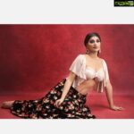 Yaashika Aanand Instagram - 1 or 2 ? 😉 Mua @b3bridalstudio 📸 @rprasanavenkatesh Styling / designing @soigne_official_ . . . . . . #yash #yashika #yashikaaannand #biggboss #explorepage #kollywood #fashion #iamk #dhuruvangalpathinaaru #zombie #kadamaiyaisei #kollywood #trending #glam