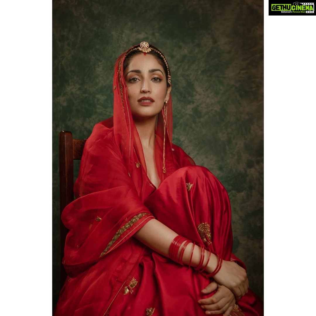 Yami Gautam Instagram - ❤️ Outfit - @raw_mango Maang tikka - @parekh_ornaments Styled by - @manishamelwani Assisted by - @iambidipto_ @patilrajasi Hair by - @salechav Make up by - @mitalivakil Photographed by - @haranish.hrf Assisted by - @aayuddhh @snedal_gracias