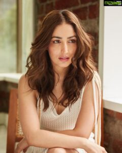 Yami Gautam Instagram - Hello my insta family,

I recently shot for some images and just when they were about to go in for post-production (a common procedure) to conceal my skin-condition called Keratosis- Pilaris, I thought, ‘Hey Yami, why don’t you embrace this fact and accept it enough to be OKAY with it. Just let it be... (Yes, I do talk out loud to myself🙋🏻♀).

For those who haven't heard about this, it’s a skin condition wherein you get tiny bumps on the skin. I promise they aren’t as bad as your mind and your neighbor aunty makes it out to be 🙎🏻♀🤷🏻♀) I developed this skin condition during my teenage years, and there is still no cure for it. 

I've dealt with it for many years now and today finally, I decided to let go of all my fears and insecurities and found the courage to love and accept my ‘flaws’ wholeheartedly. I also found the courage to share my truth with you. Phew! 😅

 I didn't feel like airbrushing my folliculitis or smoothing that ‘under-eye’ or ‘shaping up’ that waist a tiny bit more! And yet, I feel beautiful :) 

A special thanks to my amazing team ❤️
 @alliaalrufai : styling 
@rahuljhangiani : photographer 
@amitthakur_hair : hair 
@mitalivakil : make-up