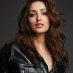 Yami Gautam Instagram - Hello my insta family, I recently shot for some images and just when they were about to go in for post-production (a common procedure) to conceal my skin-condition called Keratosis- Pilaris, I thought, ‘Hey Yami, why don’t you embrace this fact and accept it enough to be OKAY with it. Just let it be... (Yes, I do talk out loud to myself🙋🏻♀). For those who haven't heard about this, it’s a skin condition wherein you get tiny bumps on the skin. I promise they aren’t as bad as your mind and your neighbor aunty makes it out to be 🙎🏻♀🤷🏻♀) I developed this skin condition during my teenage years, and there is still no cure for it. I've dealt with it for many years now and today finally, I decided to let go of all my fears and insecurities and found the courage to love and accept my ‘flaws’ wholeheartedly. I also found the courage to share my truth with you. Phew! 😅 I didn't feel like airbrushing my folliculitis or smoothing that ‘under-eye’ or ‘shaping up’ that waist a tiny bit more! And yet, I feel beautiful :) A special thanks to my amazing team ❤️ @alliaalrufai : styling @rahuljhangiani : photographer @amitthakur_hair : hair @mitalivakil : make-up