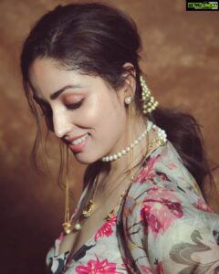 Yami Gautam Instagram - Elegance of the heart & soul accentuated by a lovely attire❤️

Outfit : @abrahamandthakore 
Jewels : @houseoftuhina 
Bag : @rubilxn 
Footwear : @therohanarora 
Styled by : @manishamelwani 
Assured by :@iambidipto_ @sanyakapoor 
Make up : @nehaseehra 
Hair : @salechav 
📷 : @haranish.hrf