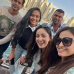 Yami Gautam Instagram - Touristy पेजिंग करते हुए मैं और मेरी टीम Dubai में 🕺🏻💜 #Shootlife #nofilter