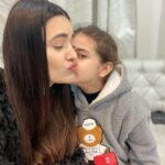 Yuvika Chaudhary Instagram – With my little Pari 💚❤️🖤💕 #yuvikachaudhary  #pari #love #winter @bmsfashionz2  @bms.fashionz