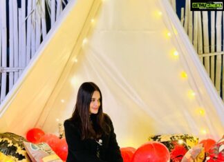 Yuvika Chaudhary Instagram - Yesterday vibe #yuvikachaudhary #princenarula #travel #work #tbt #cute @orchidcafegurugram