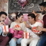 Yuvika Chaudhary Instagram - Doubling the fun and festivities this year with ‘friends’ and ‘friends of friends’, after all @KFCIndia_official December Fest has unbelievable bucket offers, toh harr roz party ho jaye! Iss festive season mein thoda crispiness toh banta hai na. #KFCDecemberFest from 16th Dec to 4th Jan only, so HURRY UP. Head to your nearest restaurant now to grab 6+6, 5+5 or 4+4 on Hot & Crispy Chicken and Chicken Strips. ❤️ 🎅🏽 #kfcdecemberfest #superbucket #kfc #kfcindia #friedchicken #chickenlove #christmas #newyear #yuvikachaudhary #princenarula #privika❤️ @thatbonitagirl @kfcindia_official