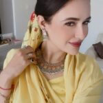 Yuvika Chaudhary Instagram - Outfit- @muksweta Styled by- @junejasanchi. @silveraysofficial #yuvikachaudhary #reels #reelitfeelit #sari #mumbai