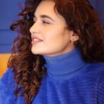 Yuvika Chaudhary Instagram - अच्छी किताबें और अच्छे लोग, तुरंत समझ में नहीं आते, उन्हें पढना पड़ता हैं। #yuvikachaudhary #instadaily #instagood #love #peace #life #photography @riyabajaj_photography @stylebysugandhasood