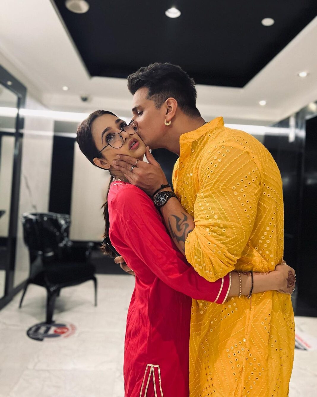 Yuvika Chaudhary Instagram - Mere bhai ke shadi hai #akashkiaparana
Styled by @fittingroomcouture
Hair done by @shanjunaid baba jo bht galiya khata hai mere se 🤣🤣🤣🤣 @princenarula @aakashh.tomar @yuvikachaudhary oyeeeee hoiiiiii Yuvika Chaudhary Instagram - Mere bhai ke shadi hai #akashkiaparana Styled by @fittingroomcouture Hair done by @shanjunaid baba jo bht galiya khata hai mere se 🤣🤣🤣🤣 @princenarula @aakashh.tomar @yuvikachaudhary oyeeeee hoiiiiii