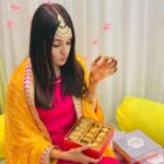 Yuvika Chaudhary Instagram – The authentic handmade baklavas from @thebaklavabox, a Middle Eastern treat, are the ideal wedding gifts/invitations for your loved ones.

Personally, I enjoyed it. Every bite has the flavour of grandeur and absolute ecstasy. It was quite fresh and crisp, and it got delivered on time.

@thebaklavabox ships throughout India and is 100% vegetarian, making it a perfect alternative to Indian sweets. #yuvikachaudhary  outfit @ambraee_