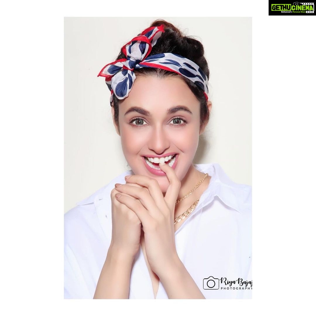 Yuvika Chaudhary Instagram - Happy World Photography day to @riyabajaj_photography my favorite photographer and all the photographers over the world who create such cherishing memories for a lifetime ... #happyworldphotographyday #photographer #femalephotographer #worldrenowedphotographer #topindianphotographers #femalecinemats #worldphotographers #riyabajajphotography #bollywoodphotographers