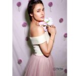 Yuvika Chaudhary Instagram - Love yourself first and everything else falls into line. Shoot by @riyabajaj_photography make up by Me 😌. Hair by me 😋 #carona #effects #lockdown #lol