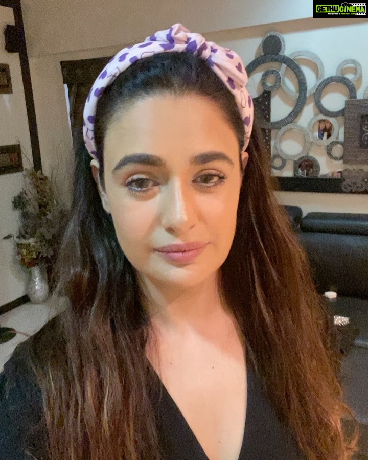 Yuvika Chaudhary Instagram - #jeetegaindia #jeetengehum thank you 🙏❤️ @officialraveenatandon for nominating me,we all are one . So I would nominate @princenarula @vindusingh @vjanusha . Guys please stay home and respect the people who are work so hard to keep us safe with there services at this dark times . . #yuvikachaudhary #privika #instagood #instadaily #tbt #qurantine #respect #stayhomestaysafe Mumbai, Maharashtra