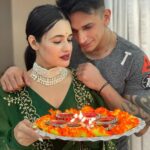 Yuvika Chaudhary Instagram - Happy Diwali 🪔 everyone ❤️@princenarula @aakashh.tomar @aakashhtomar outfit by @kadhaeeghar Stylist @roshni0819 Neck Piece by @silveraysofficial